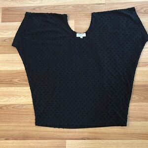 Black top with textured polka dots - Size Large
